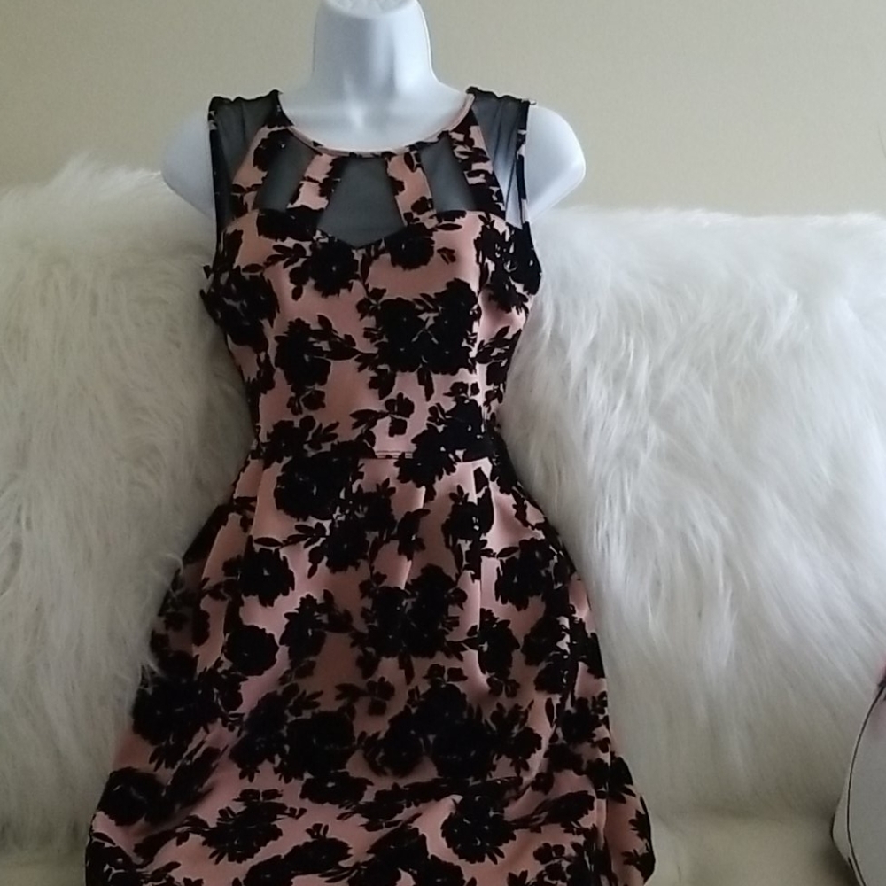 Date night Floral Dress Size Medium